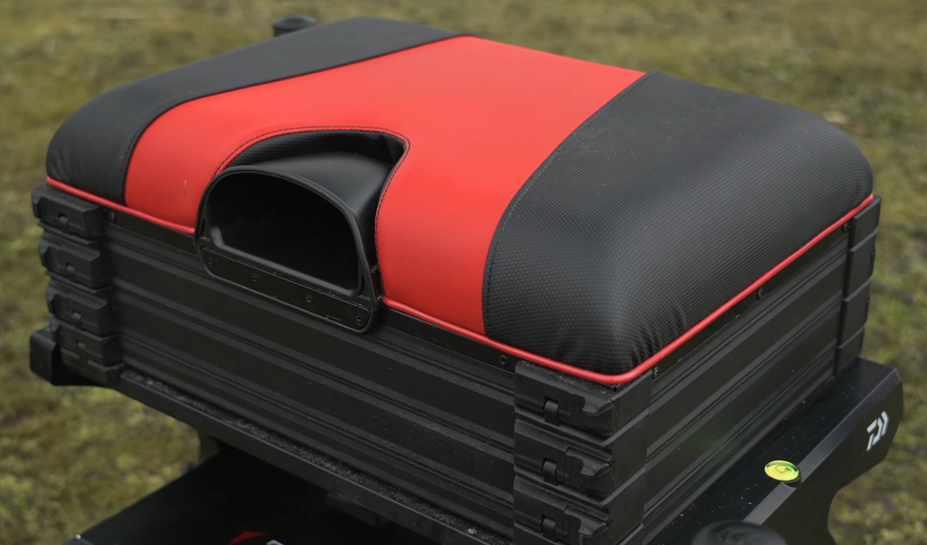 Zoomed in photo of the Tournament 800 fishing box seat - the two tone red and black colours and central pole rest