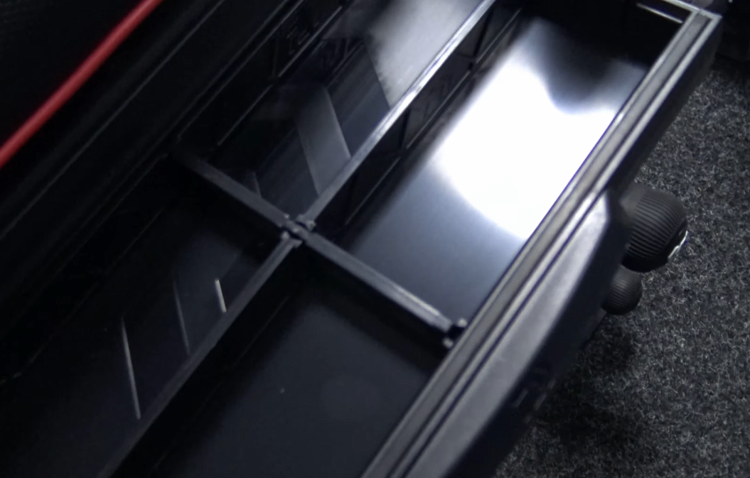 Photo of the Daiwa D90 shallow side drawers with adjustable dividers