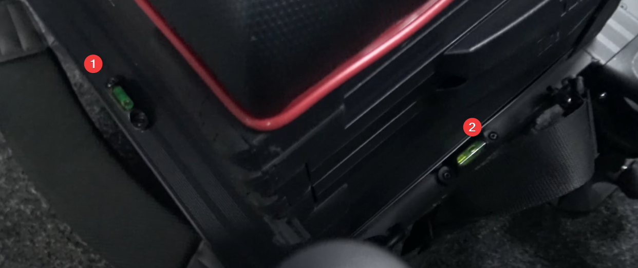 Photo of the Daiwa D90 spirit levels on both the side and front of the fishing seat box