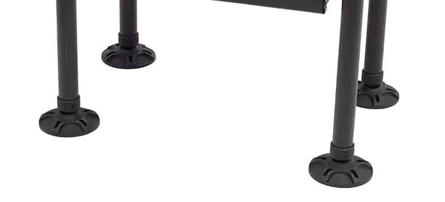 Zoomed in photo of the Comfibox CB2 flexible mud feet